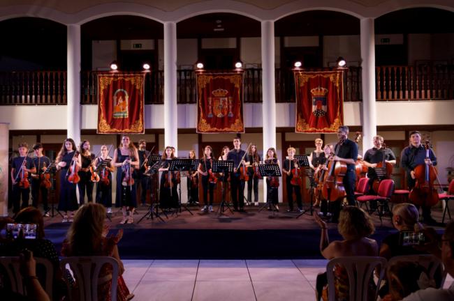 La Orquesta Joven y alumnos de Teatro de la Escuela de Música de Roquetas actúan en ‘Mare Musicum’