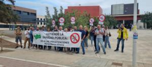 Protesta por los recortes en sanidad en la visita de Moreno Bonilla a la UAL