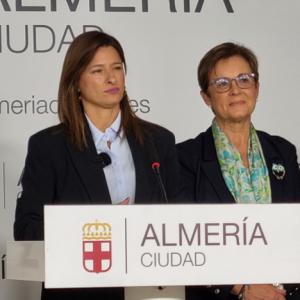 El PSOE acusa a la alcaldesa de Almería de callar ante la detención "de un concejal de su grupo"