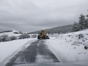 La nieve y el hielo obligan al cierre de seis carreteras de la red viaria en la provincia de Almería