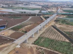 Izado histórico del viaducto AVE sobre la A-7 en Totana