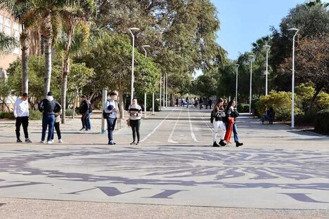 Huércal de Almería estudia un autobús directo a la Universidad por las tardes