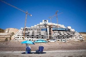 Greenpeace celebra el fin del Algarrobico tras anular su licencia ilegal