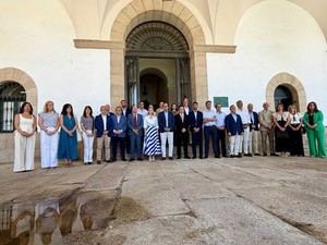 Guardiola expresa solidaridad con las víctimas del incendio en Almería y ofrece recursos de emergencia a Andalucía