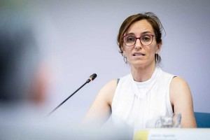 Mónica García denuncia al PP por politizar el incendio en Almería