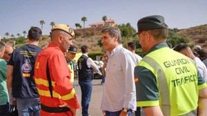 La UME intensifica esfuerzos para controlar el incendio en Almería
