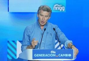 Feijóo rinde homenaje a las víctimas del incendio en Almería y advierte sobre un verano complicado en Andalucía
