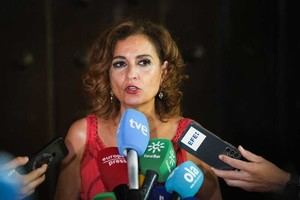 Montero agradece a los profesionales por su labor en el incendio de Los Gallardos
