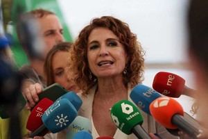 Montero critica a Moreno por pacto con Vox y pide comparecencia tras incendio en Almería