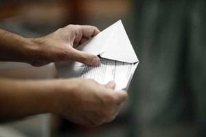 La JEC analiza solicitudes para frenar el voto por correo de emigrantes y la 'ley de nietos'