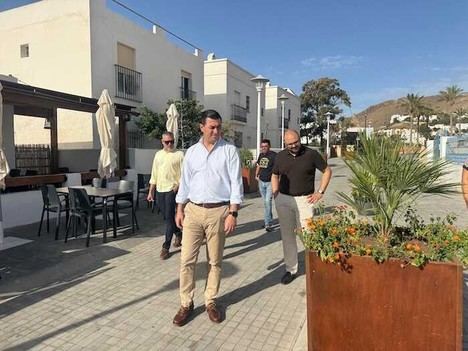 Las Negras presenta su nuevo espacio público tras la peatonalización y embellecimiento del centro urbano