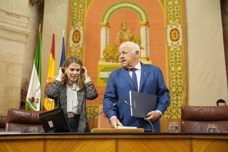 Cambio de presidencia en el Parlamento andaluz y comparecencia sobre incendio en Almería