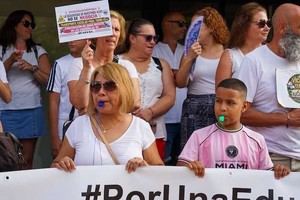 Movilización en Vícar por un nuevo instituto y transporte escolar