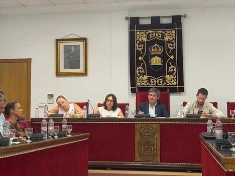 Adra pide al Gobierno acelerar el agua desalada para el municipio