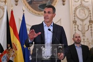 Sánchez elogia la calma de Ceuta y promete recursos para restaurar la normalidad