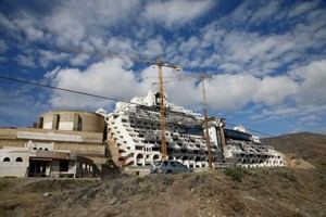 Querella contra el alcalde de Carboneras por la licencia del Algarrobico