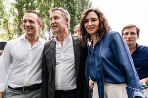 Feijóo exige a Robles que permita la comparecencia de la directora del CNI sobre Ceuta