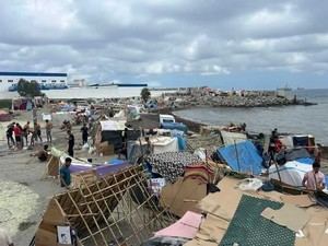 Más de 100 asentamientos irregulares en la playa de Benítez, Ceuta