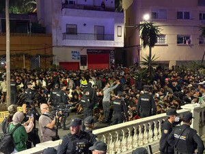 Tensión en Ceuta durante el traslado de inmigrantes al puerto