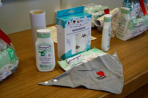 Vícar da la bienvenida a los recién nacidos con un kit especial