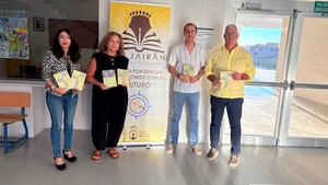 Huércal de Almería entrega 1.200 agendas escolares a IES locales