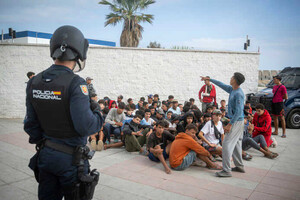 El BOE incluye una parcela de la prisión de Ceuta para ayudar a migrantes