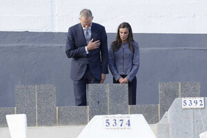 Los Reyes rinden homenaje a las víctimas migratorias en Ceuta