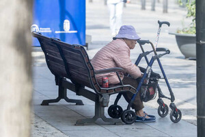 236.736 personas esperan la atención a la dependencia, un 16,6% menos que hace un año