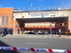 Sánchez visita el centro de control de Adif en Atocha tras el accidente de Urda