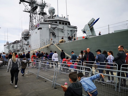 4.500 personas visitan la fragata Santa María en el Puerto de Almería