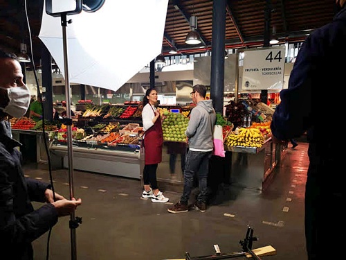 ‘Aquí la tierra’ de TVE llega al Mercado Central con ‘Tomatito’