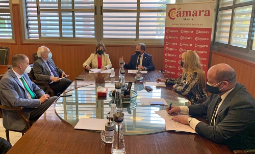 La delegada del Gobierno central reafirma el compromiso de inversión en el AVE de Almería