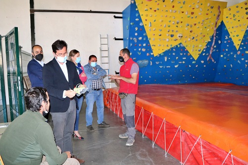 El Ejido suma un rocódromo en la nave de usos múltiples de Pampanico