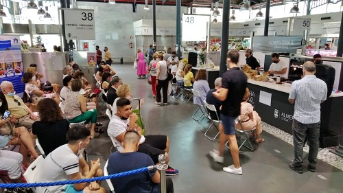 El chef Pepe Montañez en el nuevo showcooking del Mercado Central