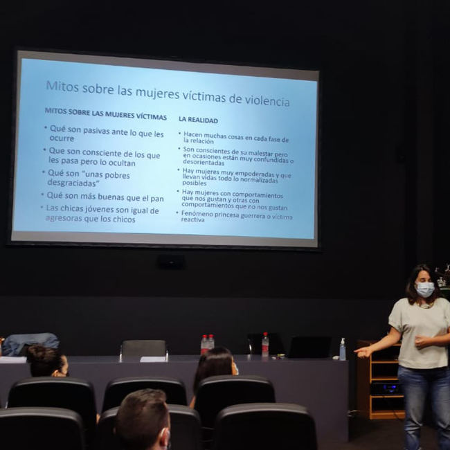 Adra continúa la formación de sus agentes para la atención de víctimas de violencia de género
