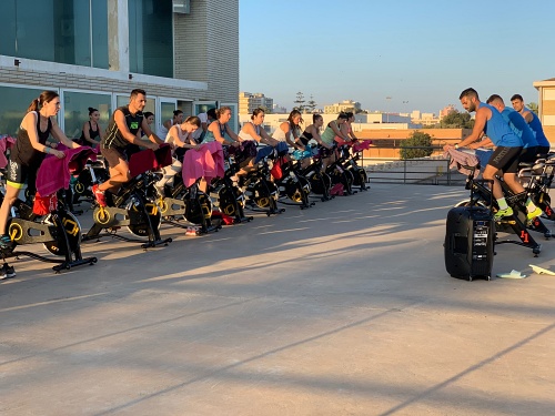 Arranca la programación cultural en Adra con una maratón de spinning