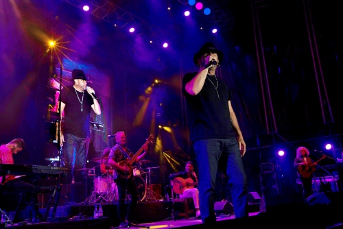 La música de calle y compás de El Barrio abre Cabaret Festival de Almería
