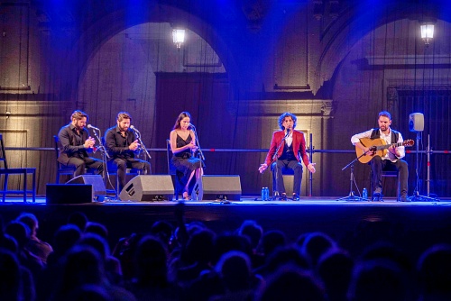 La voz de Arcangel escribe su ‘Abecedario Flamenco’ en la Plaza Vieja