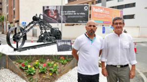 Adra dedica a la afición motera su nueva rotonda en Avenida del Mediterráneo
