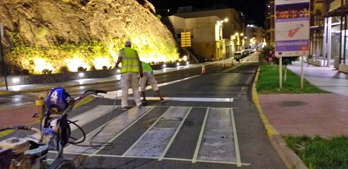 Ayuntamiento de Adra repinta la señalización horizontal