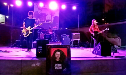 El Anfiteatro de la Rambla se inundó de punk y rock en honor a Txema Tormento