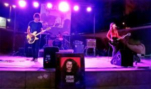 El Anfiteatro de la Rambla se inundó de punk y rock en honor a Txema Tormento