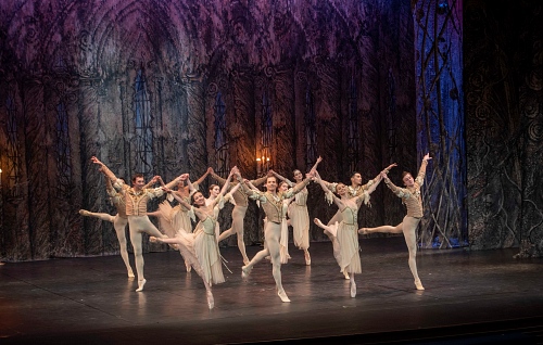 El Ballet Imperial Ruso embelesa con sus coreografías en el Maestro Padilla