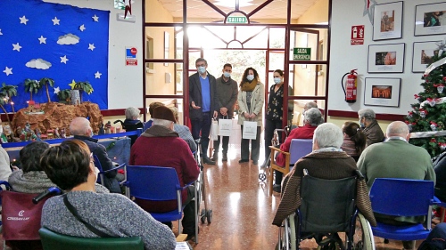 El alcalde de Adra celebra la Navidad con la Residencia de Mayores y el Centro Ocupacional
 