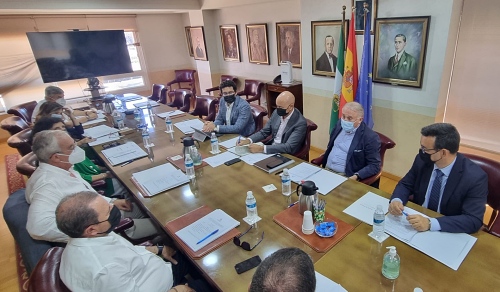 Bahía Almeriport prevé que la cátedra de Logística eche a andar en la UAL el próximo curso