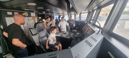 Los almerienses ‘abordan’ el Buque de Acción Marítima ‘Furor’ en el Puerto
 