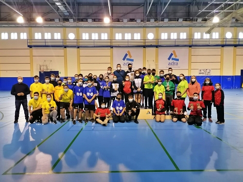 Medio centenar de deportistas en el torneo navideño de badminton en Adra
 