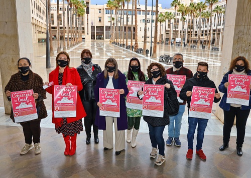 Comerciantes y Ayuntamiento de El Ejido animan a 'enamorarse' del Comercio Local