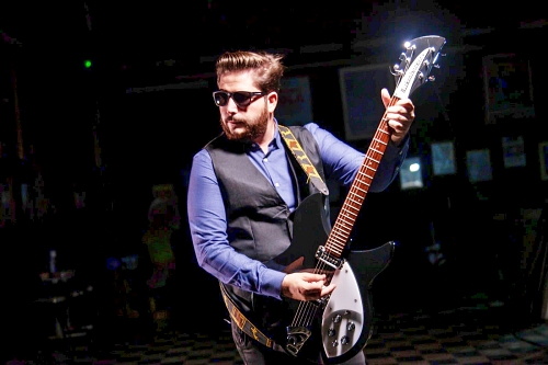 El almeriense JJ Fuentes presenta en el Apolo ‘Corazón de Fuego y Miel’