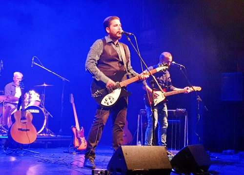 JJ Fuentes y su rock de autor sobrio y atemporal conquistan el Teatro Apolo